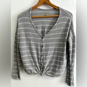 AMERICAN EAGLE OUTFITTERS SWEATER GREY AND WHITE STRIPED, Soft & sexy plus